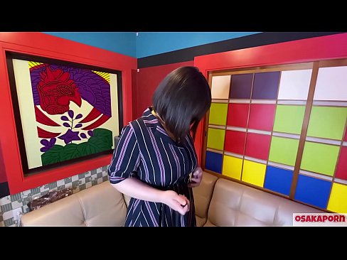 ❤️ Японская милашка с большими сиськами мастурбирует с секс игрушками и получает оргазм. Она говорит в интервью о своем опыте ебать. Огромные сиськи и волосатая киска громко стонут. Osakaporn Видео ебли на порно сайте pornohammer.ru ❤